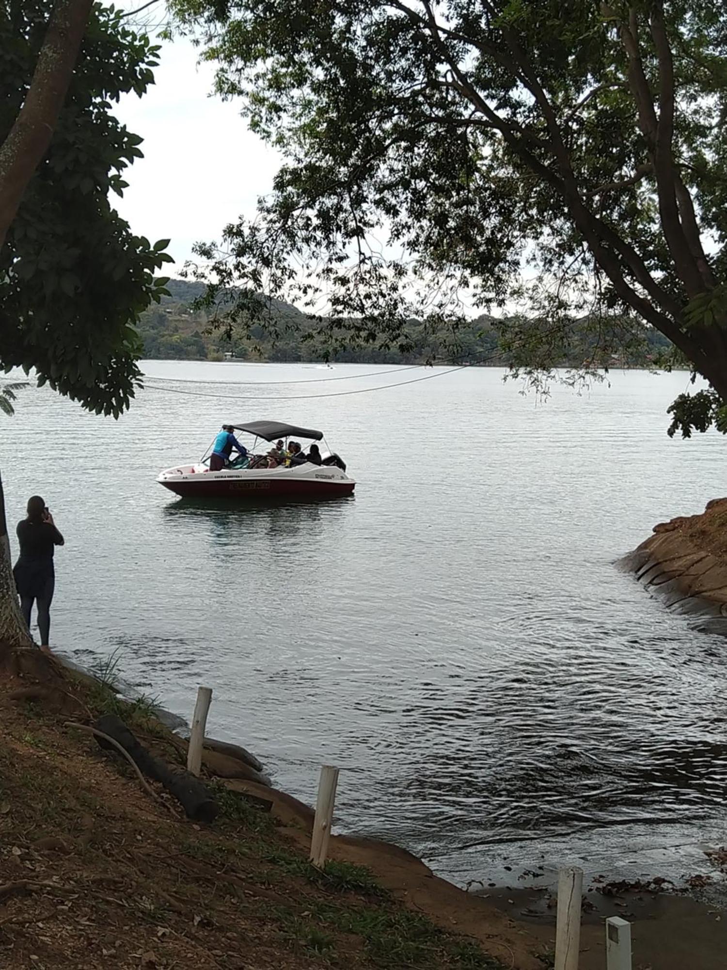 Apartamento Do Lago, Com Churrasqueira Privativa , Cozinha , Internet Banda Larga, Rampa Barco E Jet, Pesqueiro - B101 Caldas Novas Zewnętrze zdjęcie